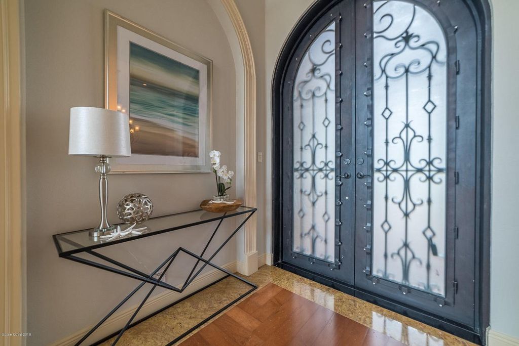 Read more about the article How to Hang Artwork Correctly